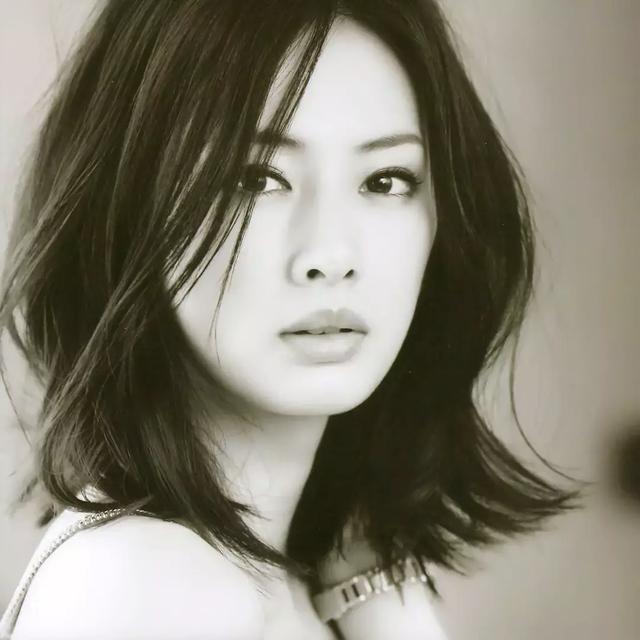挤走新垣结衣,登顶日本最美,可长成这样,为啥号称日版杨幂?