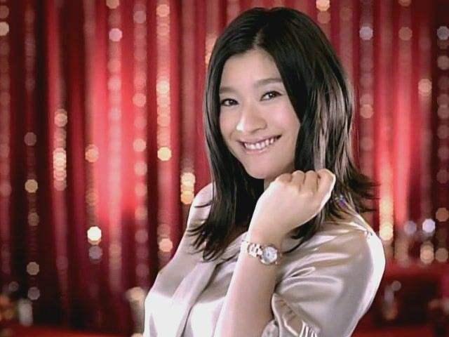 她是日剧女王,前男友是小室哲哉,嫁大24岁老公,连生二儿成赢家