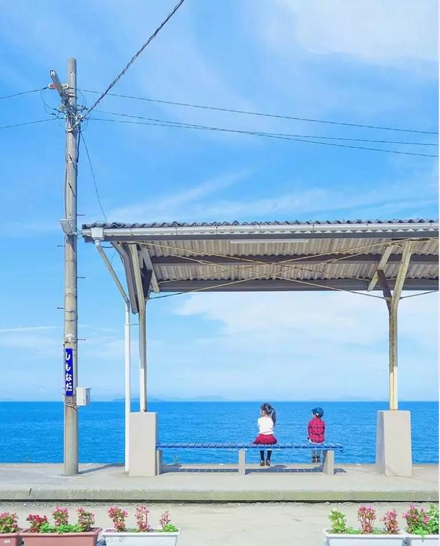 日本最好看的海，都藏在这些车站里