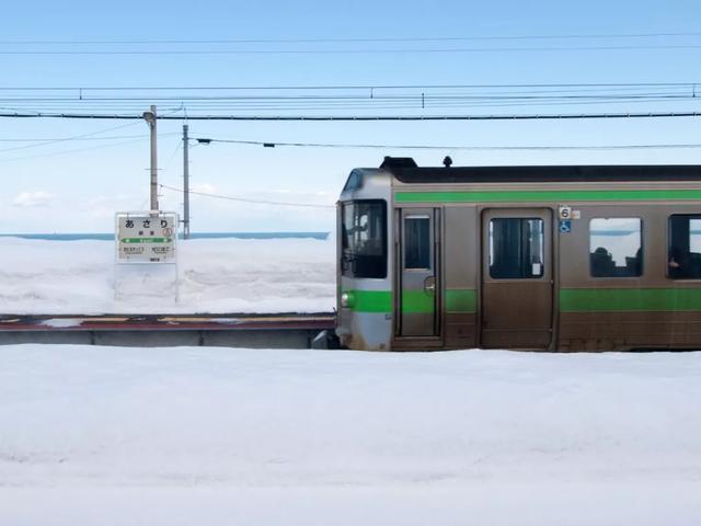 日本最好看的海，都藏在这些车站里