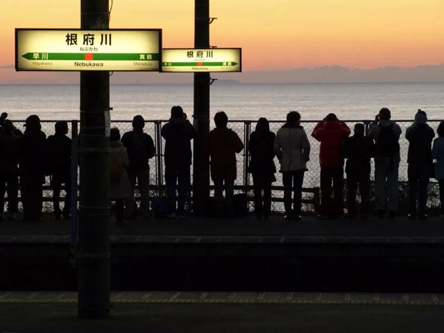 日本最好看的海,都藏在这些车站里