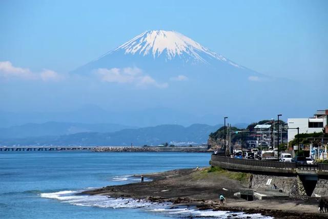 日本最好看的海，都藏在这些车站里