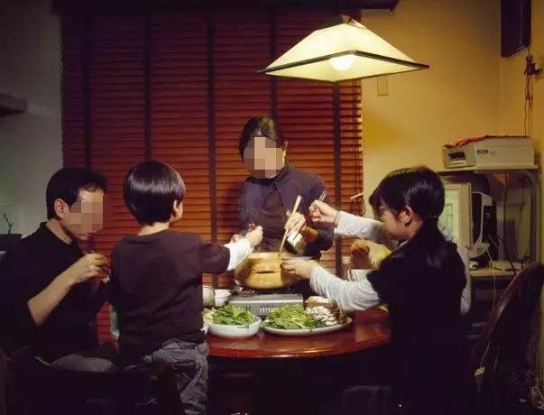 上班族在日本养孩子有多难?普通家庭每月开销至少48万...