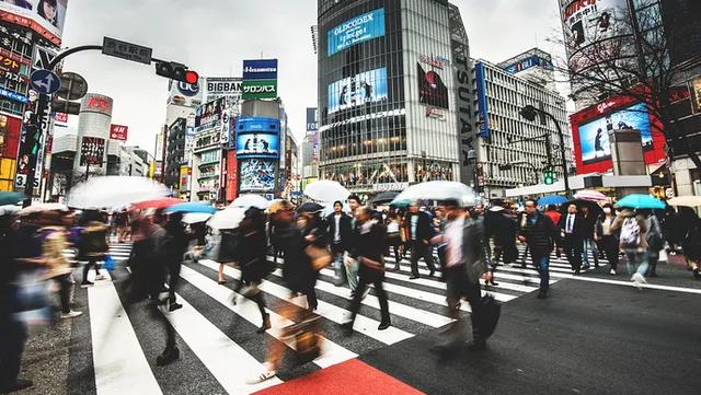 上班族在日本养孩子有多难?普通家庭每月开销至少48万...