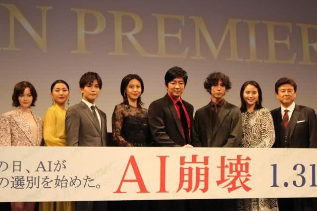 46岁松岛菜菜子优雅亮相,体型20年不变让人服气,无惧眼纹很从容
