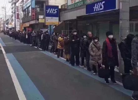 日本电视台采访出现震撼一幕,节目中断后,中国的反应太暖心了