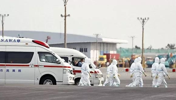 日本电视台采访出现震撼一幕,节目中断后,中国的反应太暖心了