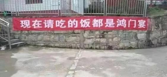 日本电视台采访出现震撼一幕,节目中断后,中国的反应太暖心了