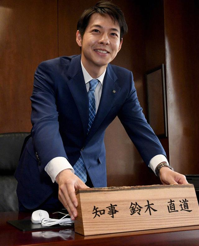 有颜值担当,穷苦出身的38岁北海道知事凭什么成为日本新晋男神?