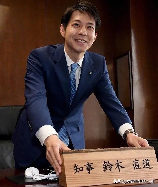 疫情之下日本的这位知事彻底火了,明明可以靠颜值却偏要靠实力