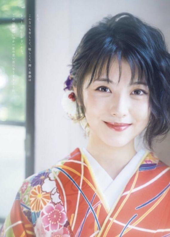 日本00后爆红女演员,滨边美波坚持每天自己做饭