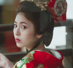 日本00后爆红女演员,滨边美波坚持每天自己做饭