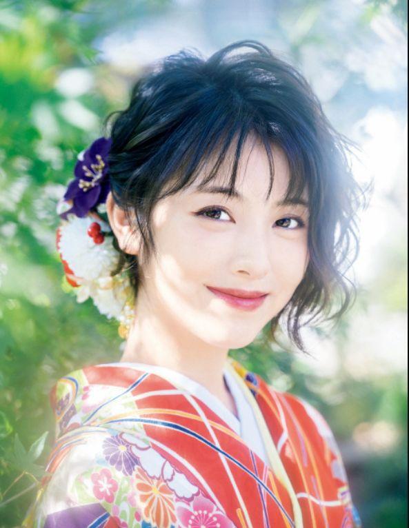 日本00后爆红女演员,滨边美波坚持每天自己做饭
