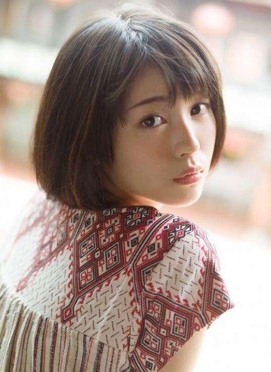 日本00后爆红女演员,滨边美波坚持每天自己做饭