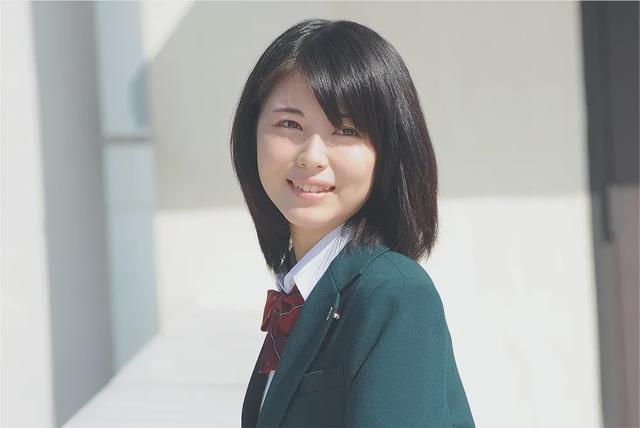 日本00后爆红女演员,滨边美波坚持每天自己做饭
