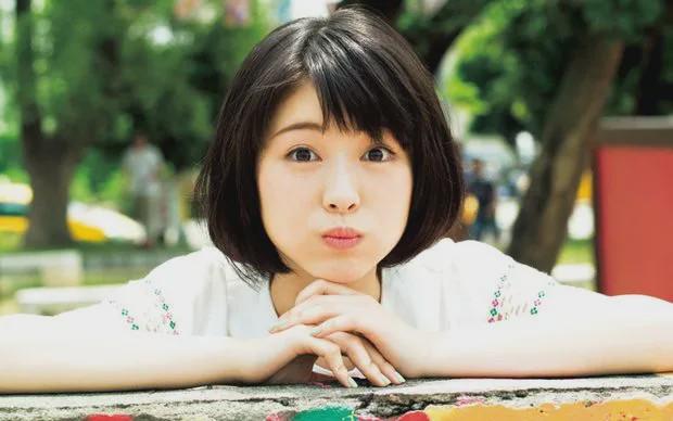 日本00后爆红女演员,滨边美波坚持每天自己做饭