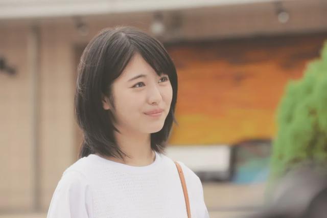 日本00后爆红女演员,滨边美波坚持每天自己做饭