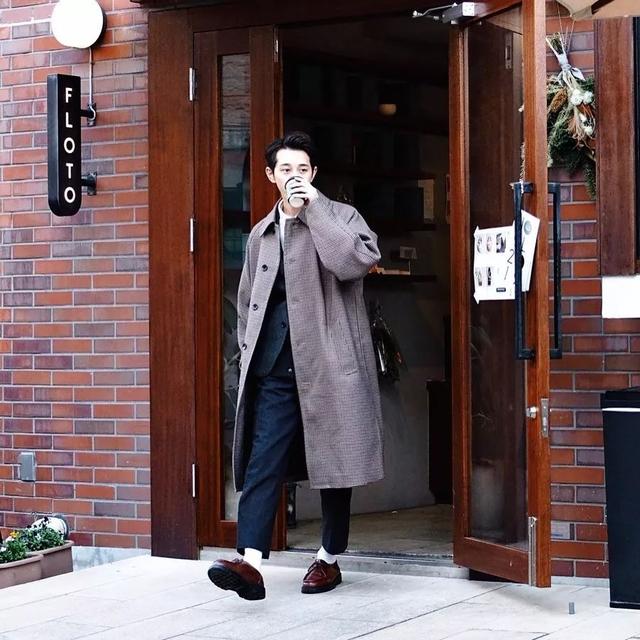 从未见过如此绅士又可爱的穿搭博主,堪称东京咖啡旅行活地图