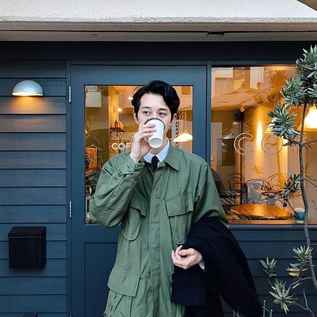 从未见过如此绅士又可爱的穿搭博主,堪称东京咖啡旅行活地图