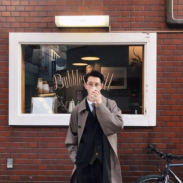 从未见过如此绅士又可爱的穿搭博主,堪称东京咖啡旅行活地图