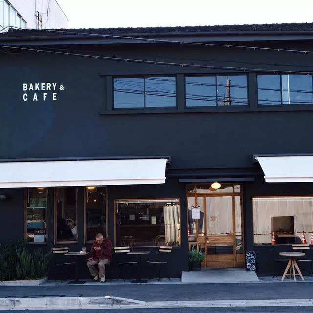 从未见过如此绅士又可爱的穿搭博主,堪称东京咖啡旅行活地图