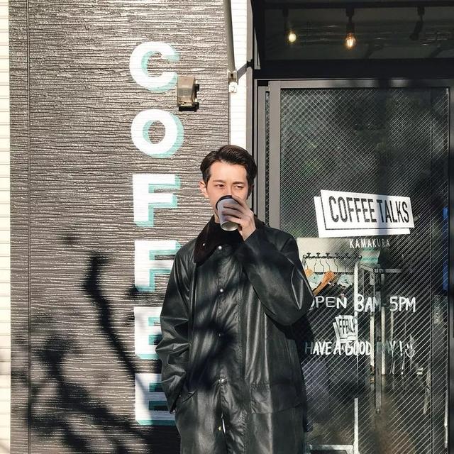 从未见过如此绅士又可爱的穿搭博主,堪称东京咖啡旅行活地图