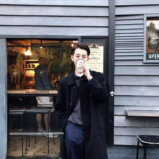 从未见过如此绅士又可爱的穿搭博主,堪称东京咖啡旅行活地图