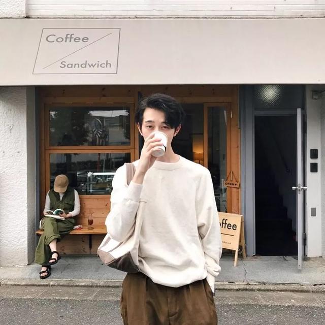 从未见过如此绅士又可爱的穿搭博主,堪称东京咖啡旅行活地图
