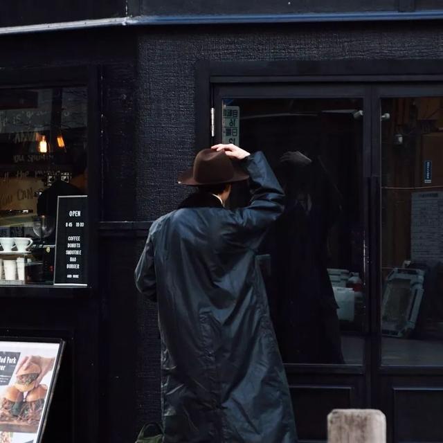从未见过如此绅士又可爱的穿搭博主,堪称东京咖啡旅行活地图