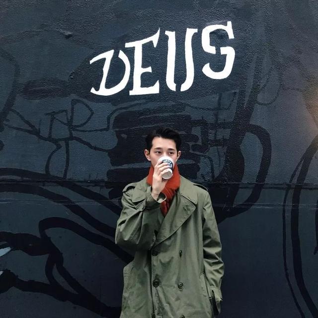从未见过如此绅士又可爱的穿搭博主,堪称东京咖啡旅行活地图