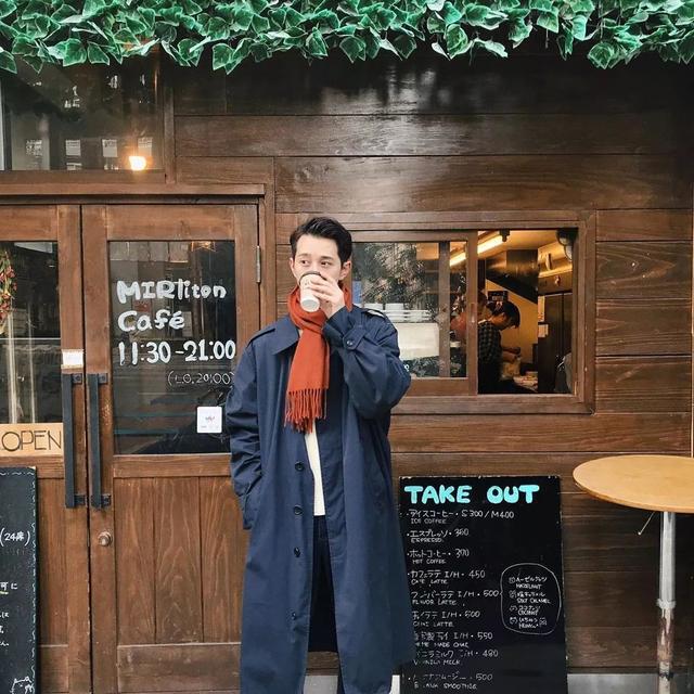 从未见过如此绅士又可爱的穿搭博主,堪称东京咖啡旅行活地图