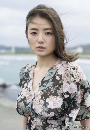 片山萌美 日本著名性感模特转型演员，参演《小偷家族》受好评