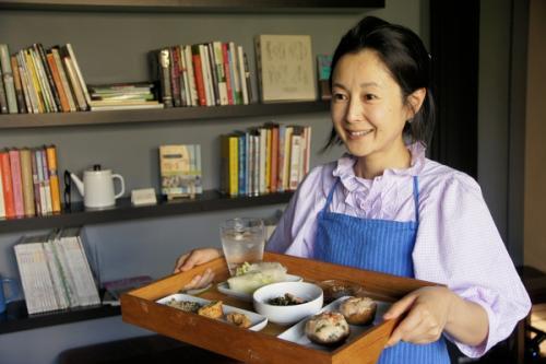 日本婚姻危机与女性社会问题:来自日本妻子们的独白