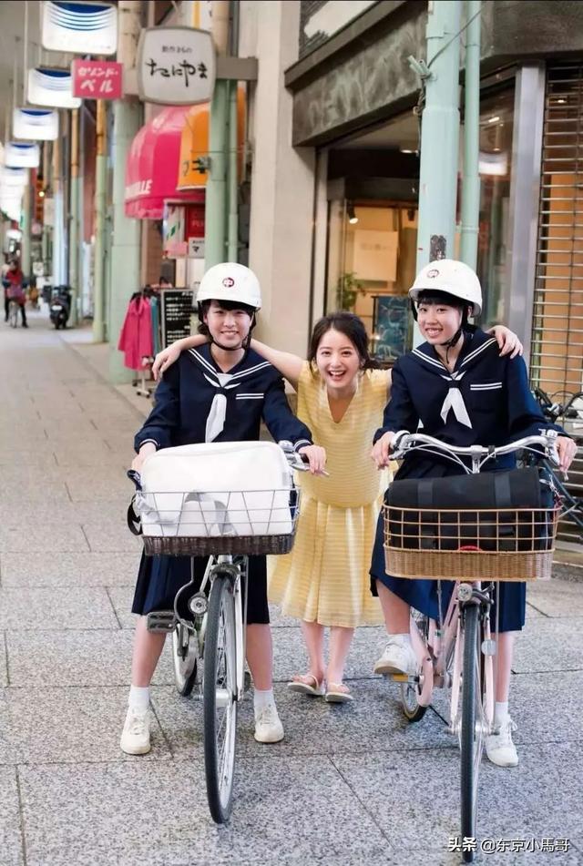 日本人气女星佐佐木希亲手做口罩,粉丝惊呼让她当总理!
