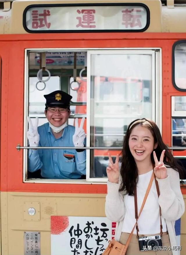 日本人气女星佐佐木希亲手做口罩,粉丝惊呼让她当总理!