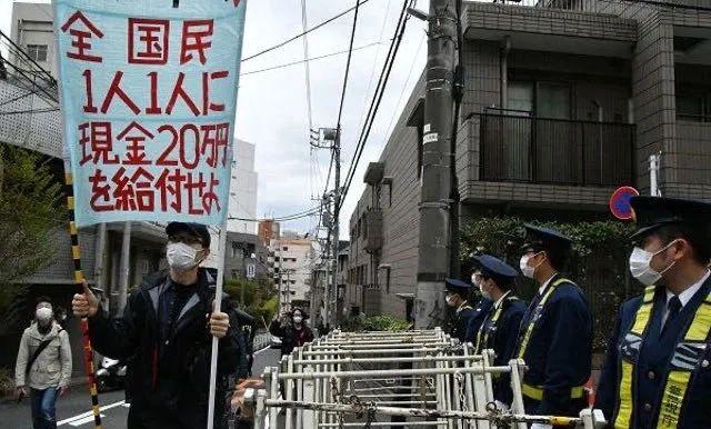 会哭的孩子有奶吃,日本将取消30万日元补贴,改为每人发10万日元