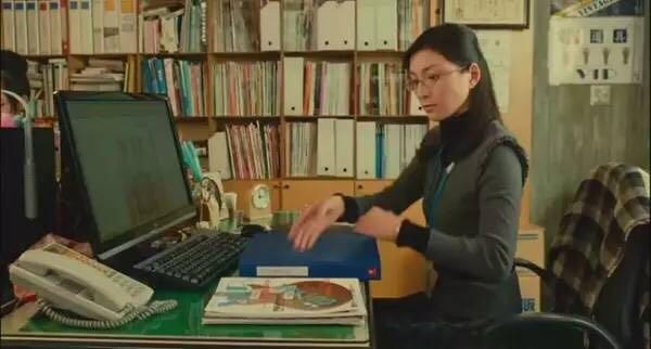 35岁中年男人深陷困境,如何改变人生?看完这部日本电影我们再聊