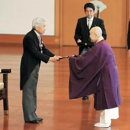 吃肉喝酒承认好色:这位96岁尼姑,成为日本年轻人最喜欢的网红