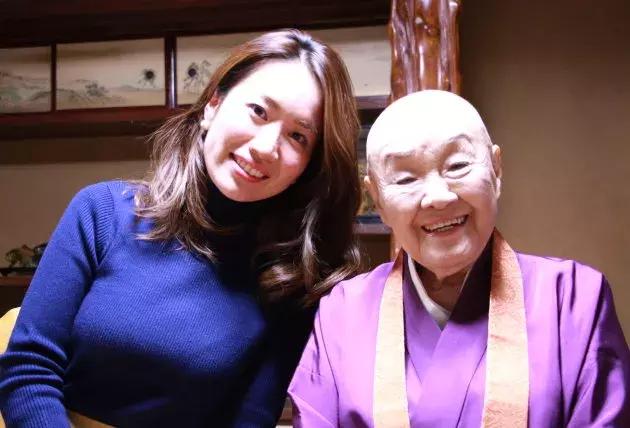 吃肉喝酒承认好色:这位96岁尼姑,成为日本年轻人最喜欢的网红