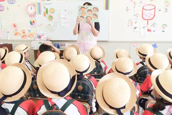 日本这个小孩火了!为什么在教育上,日本人从不手软?值得深思