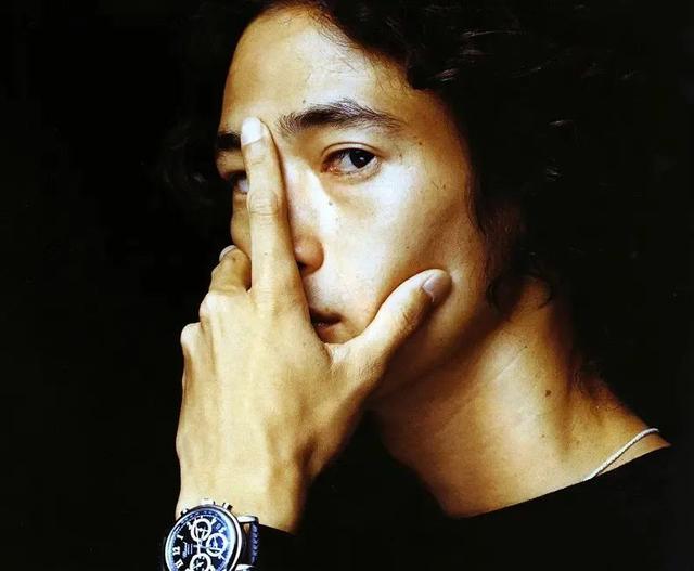 前妻是风俗女郎,爱子被疑不是亲生!这位日本最年轻的影帝,却活得比谁都通透…