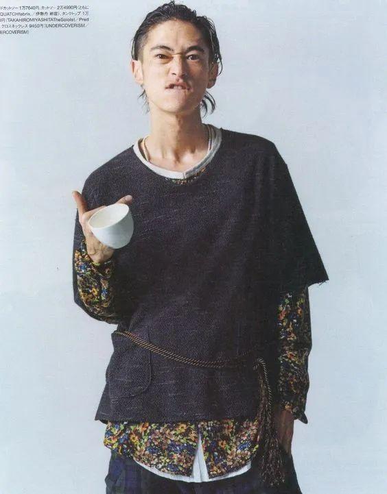 前妻是风俗女郎,爱子被疑不是亲生!这位日本最年轻的影帝,却活得比谁都通透…