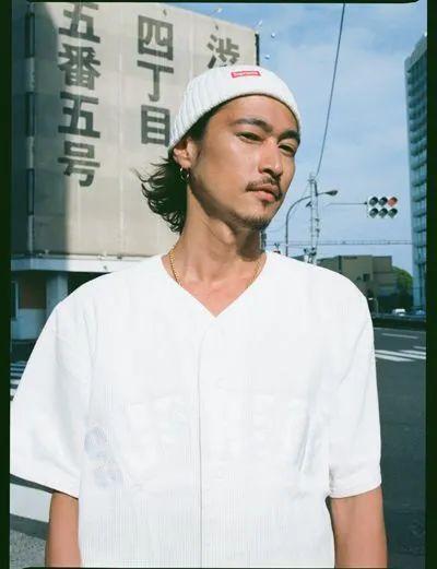 前妻是风俗女郎,爱子被疑不是亲生!这位日本最年轻的影帝,却活得比谁都通透…