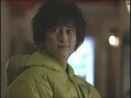 前妻是风俗女郎,爱子被疑不是亲生!这位日本最年轻的影帝,却活得比谁都通透…