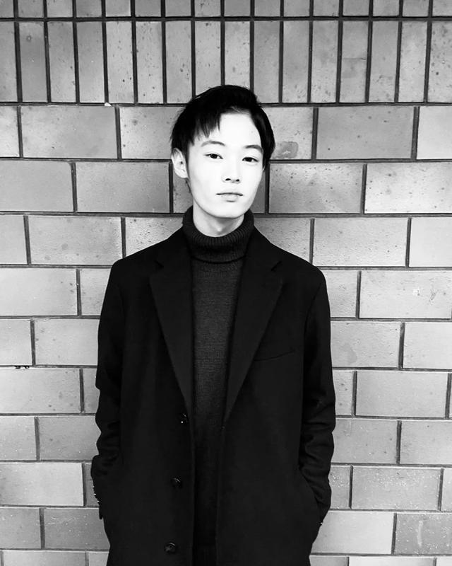 前妻是风俗女郎,爱子被疑不是亲生!这位日本最年轻的影帝,却活得比谁都通透…