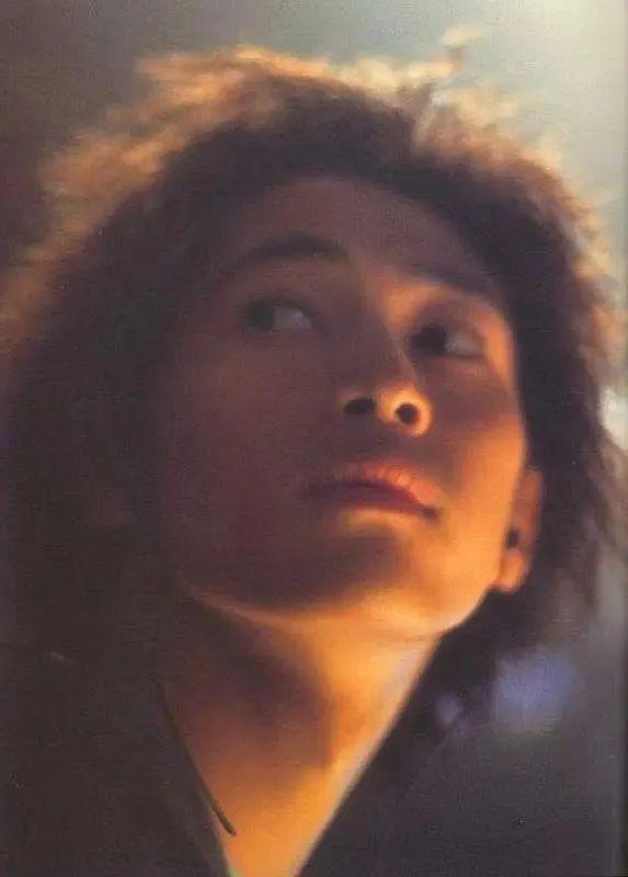 前妻是风俗女郎,爱子被疑不是亲生!这位日本最年轻的影帝,却活得比谁都通透…