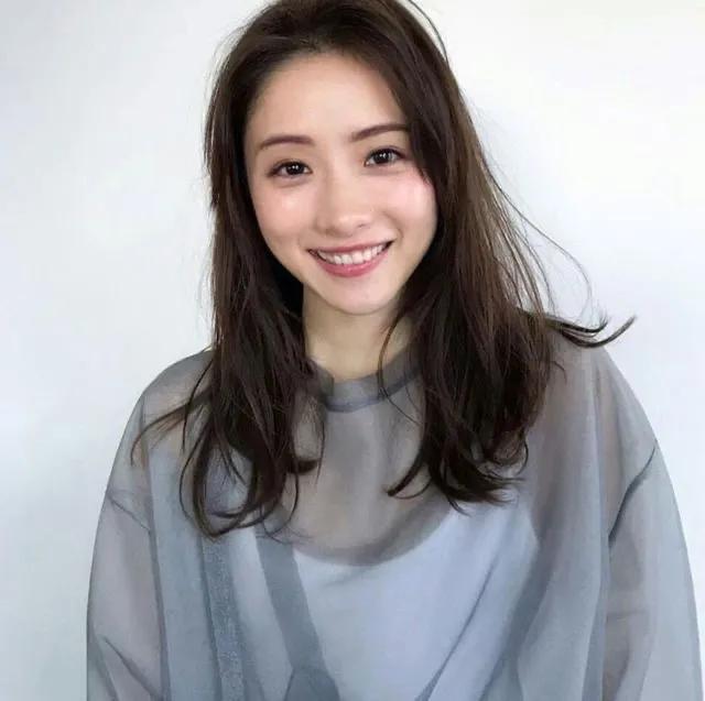 恭喜！33岁日本著名女星石原里美亲自宣布结婚，嫁同龄圈外男友