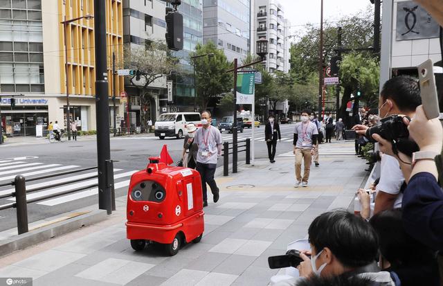 日本“邮差”机器人首次上路试验 预计2021年推广使用