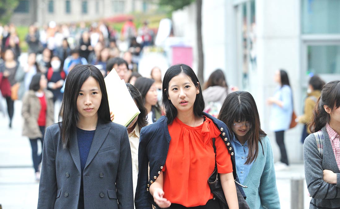 直擊韓國傳銷大會現場──職業婦女vs.家庭主婦,日韓女性的抉擇與壓力|NANA/當日本oL變成了韓國不良主婦|換日線