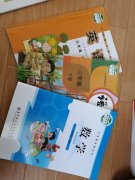 中国小学课本数学语文英语课本练习册